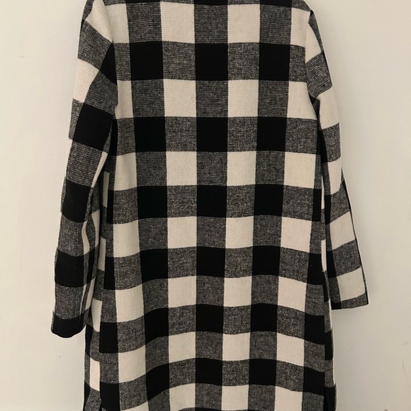 Revamped Monochrome Plaid Cape - Picture 2 of 4